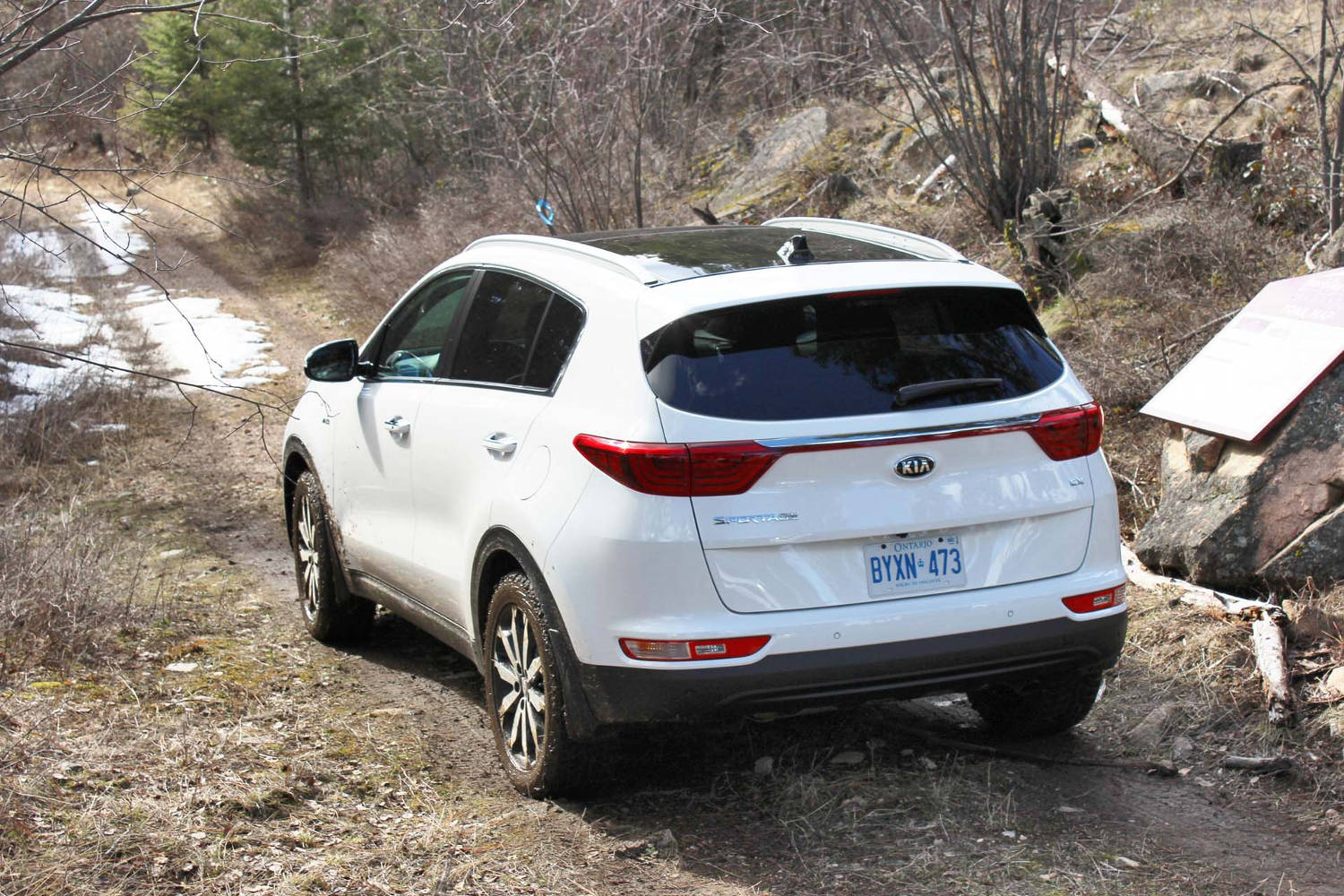 Comparison Ford Escape Titanium 2015 vs Kia Sportage SX 2016 SUV Drive